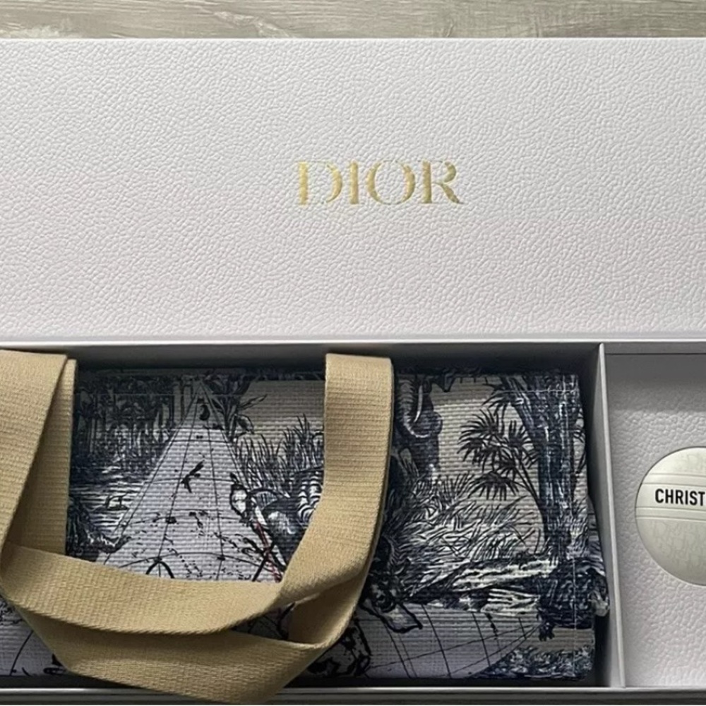 Christian Dior Platinum/Gold Welcome Gift - Picture 7 of 8